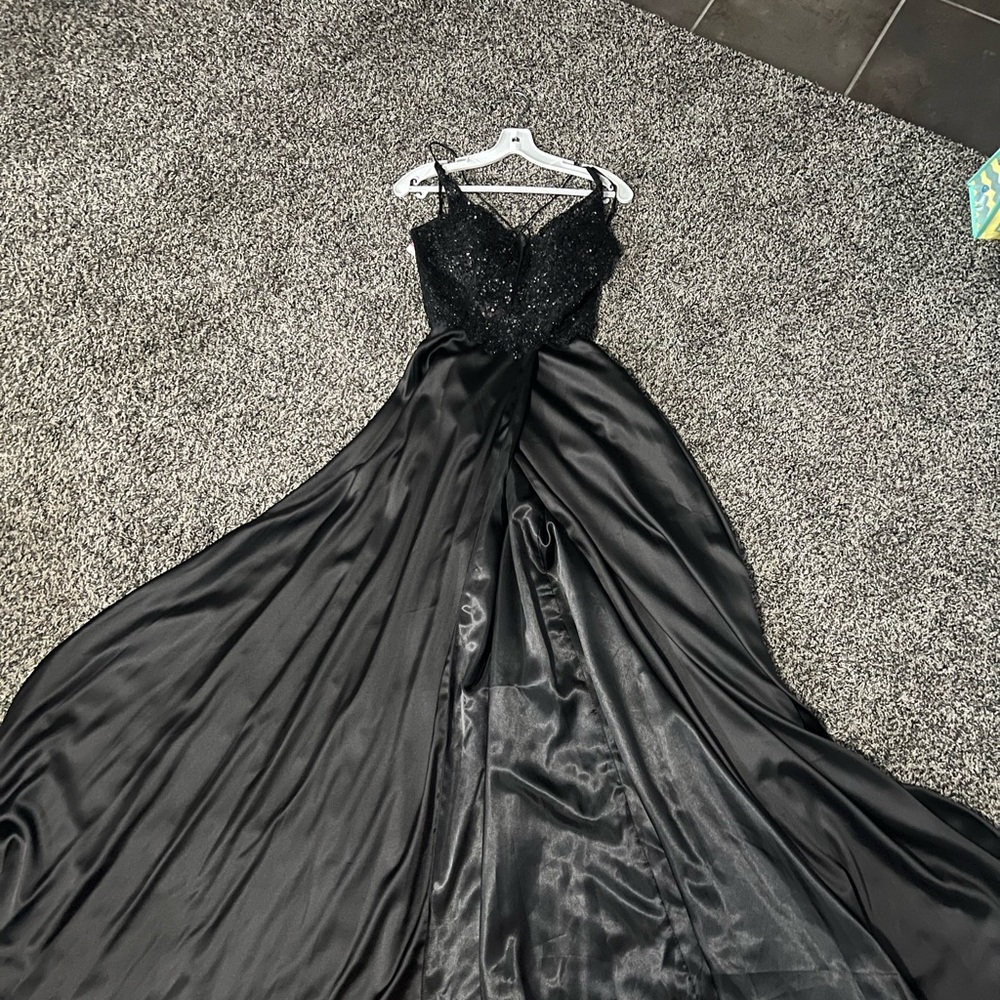PROM! NWT Black Pleated Prom Gown. Beaded top with pockets in the skirt!